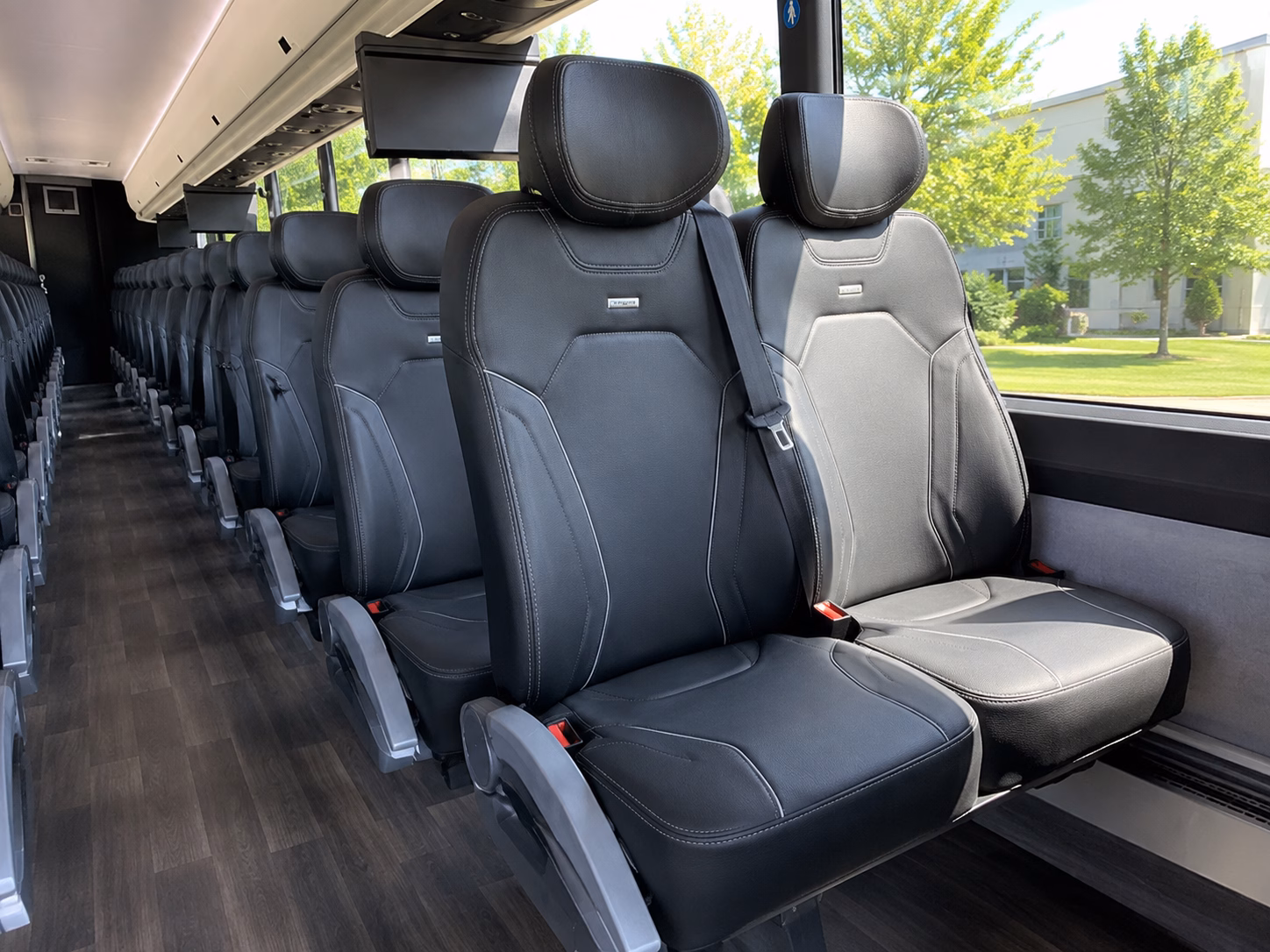 midwestcitycharterbuscompany com makes it easy to arrange airport transfers for out of town wedding guests